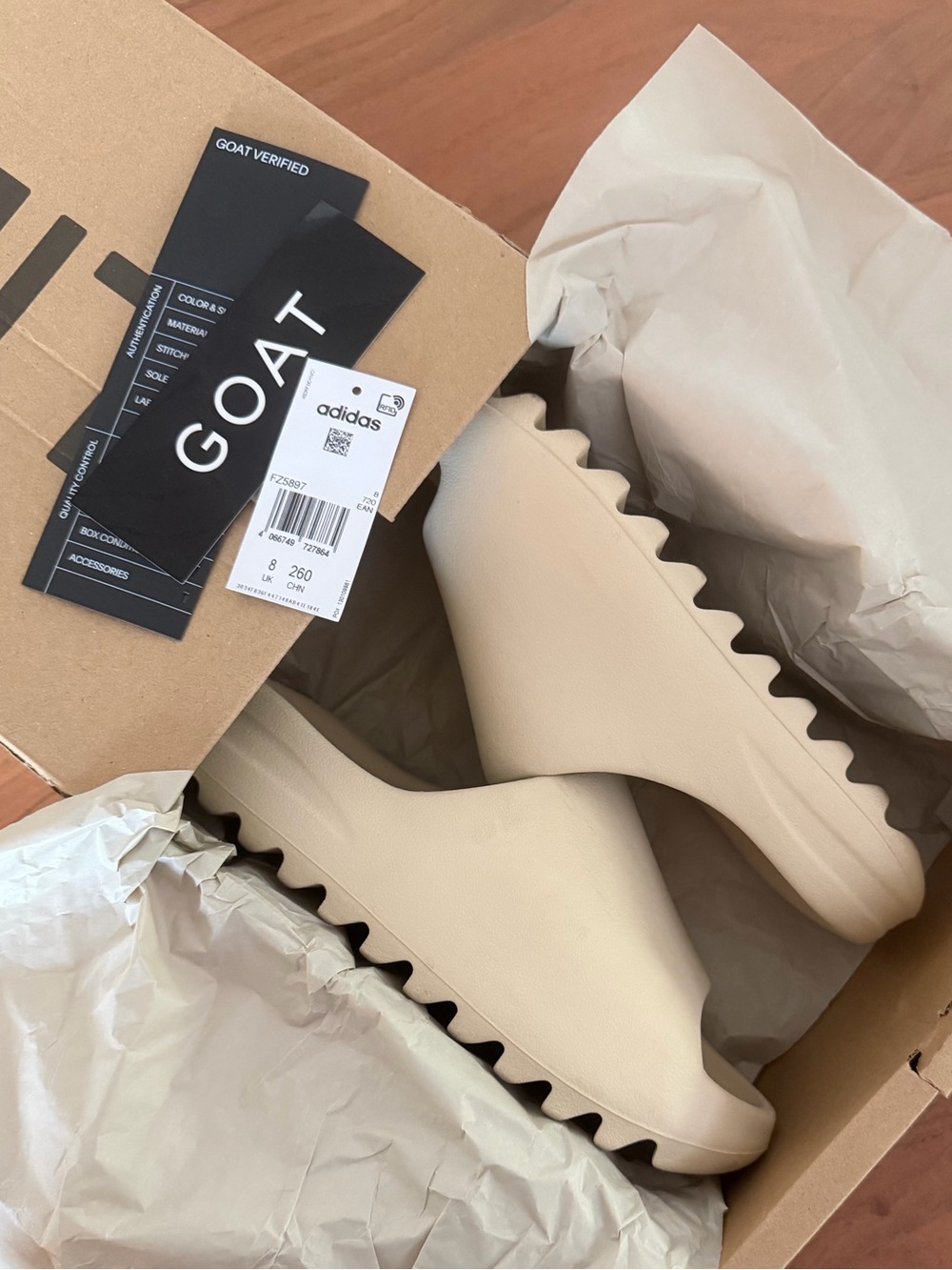 Yeezy Slides - size 8 Uk